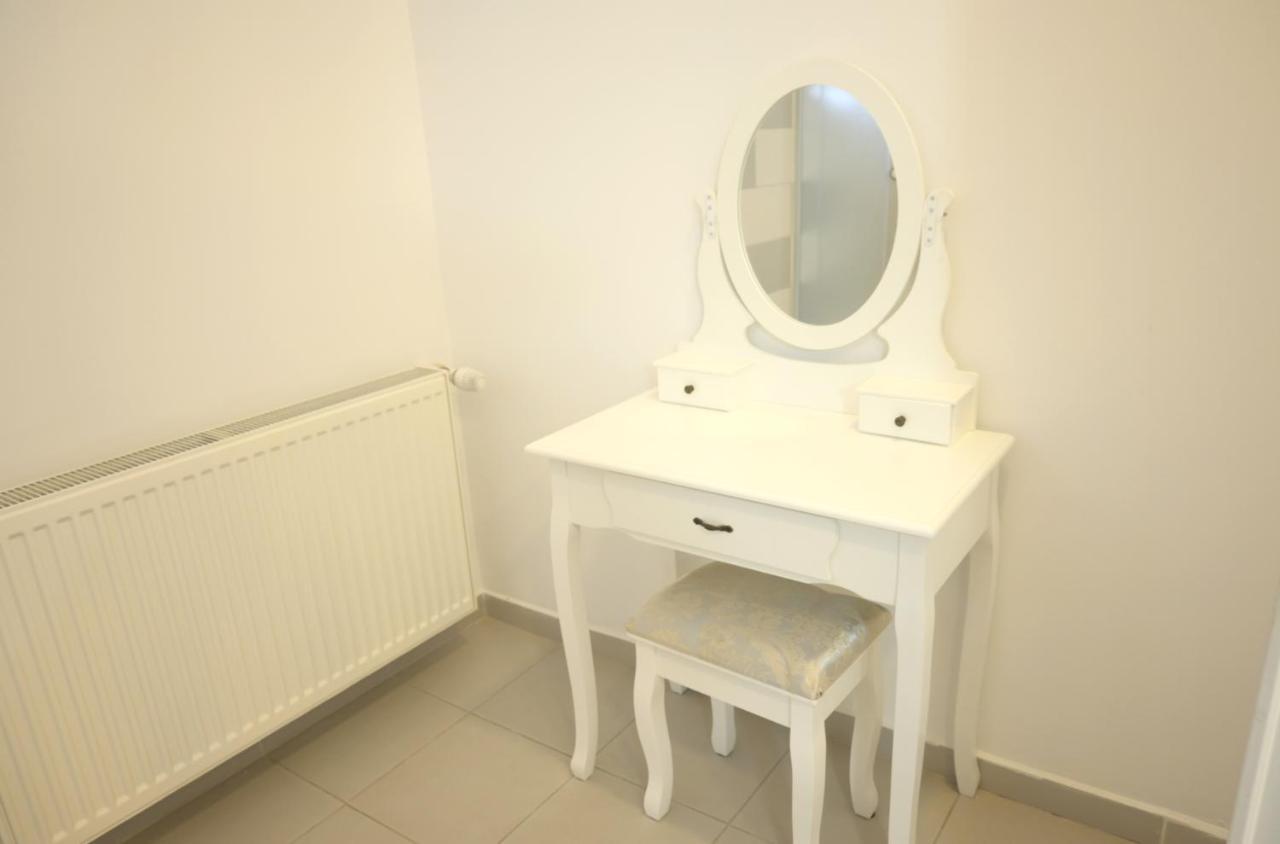 Luana Airport Apartments #7 Otopeni Buitenkant foto