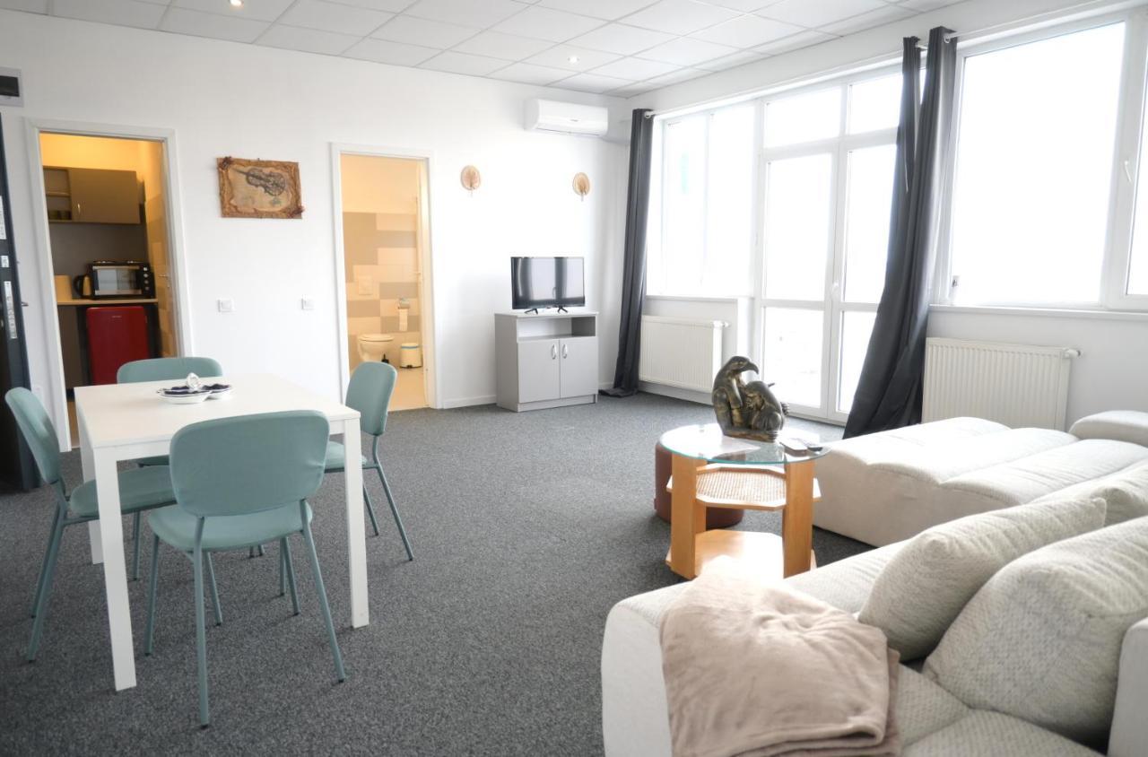 Luana Airport Apartments #7 Otopeni Buitenkant foto